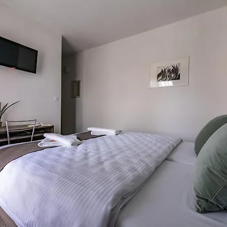 בית הארחה Pod Brezami** 4*