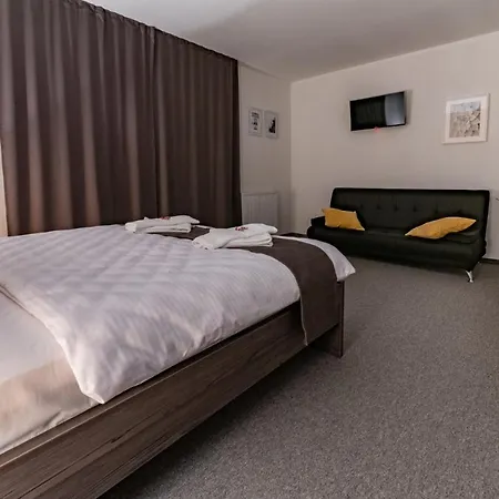 Pod Brezami** בית הארחה ניטרה