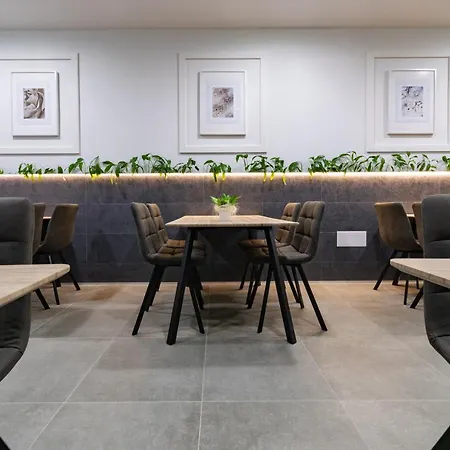 Pod Brezami** Penzión pre hostí Nitra