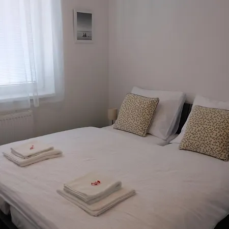 Penzión pre hostí Pod Brezami** Nitra