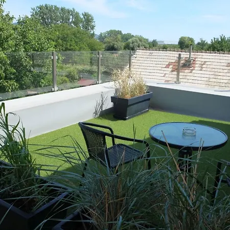 Pod Brezami** Penzión pre hostí Nitra