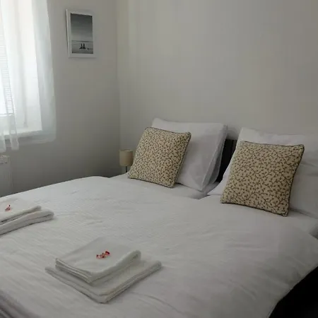 Pod Brezami** Guest house