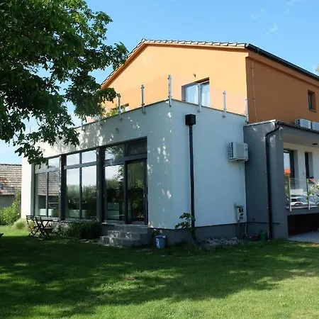 Pod Brezami** ניטרה